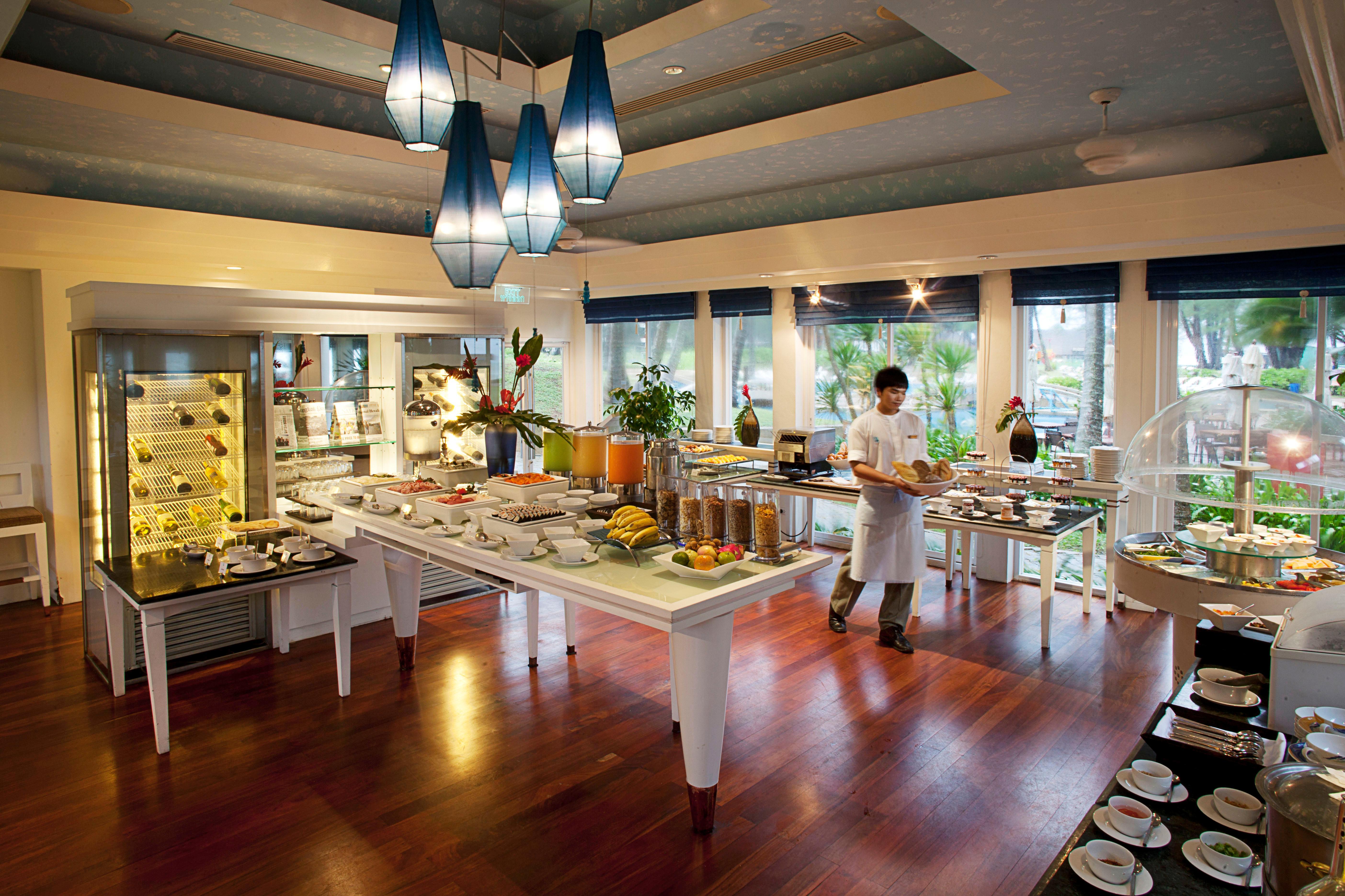Dusit Thani Laguna Phuket Бангтао-Біч Екстер'єр фото The buffet at the hotel