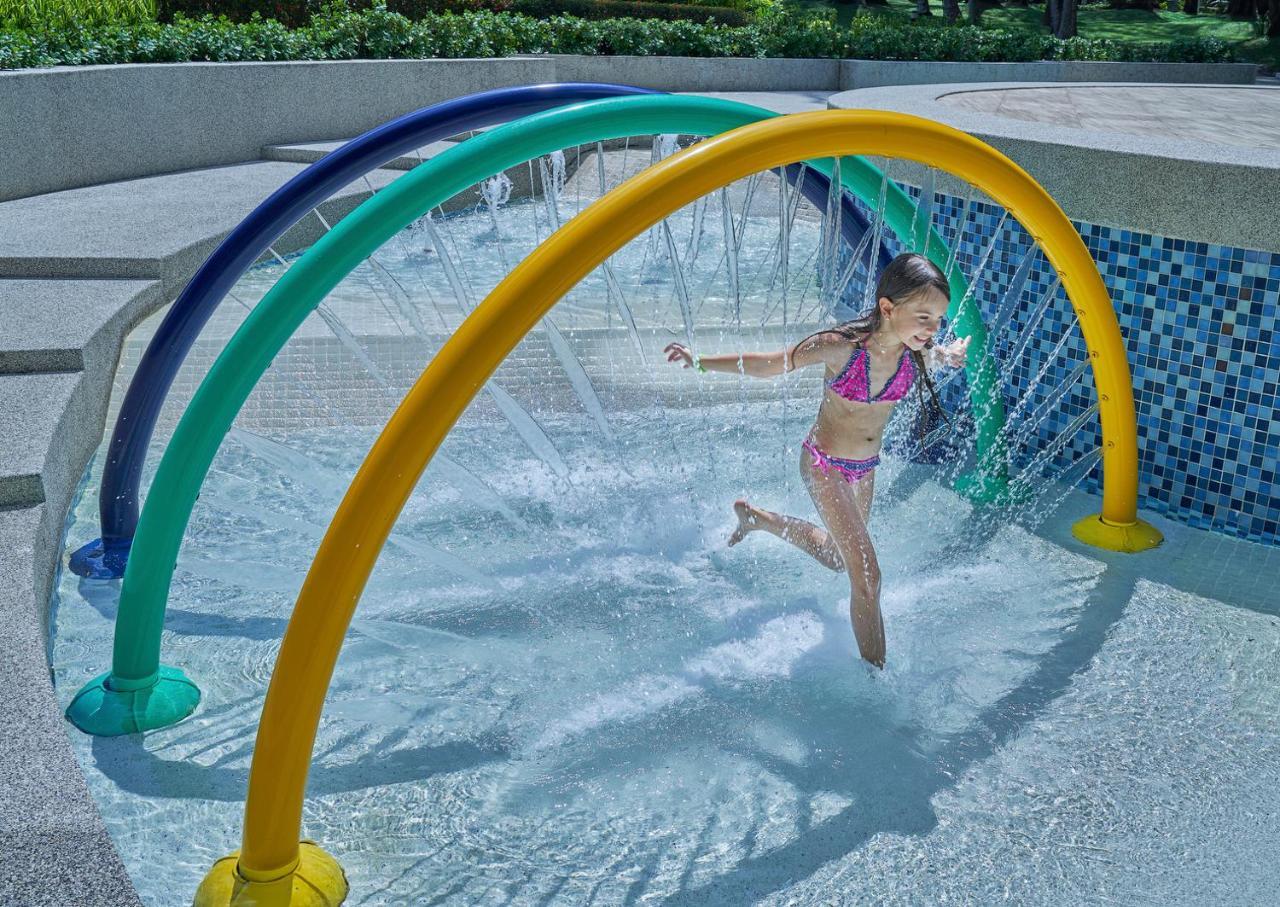 Dusit Thani Laguna Phuket Бангтао-Біч Екстер'єр фото A girl playing in a water park